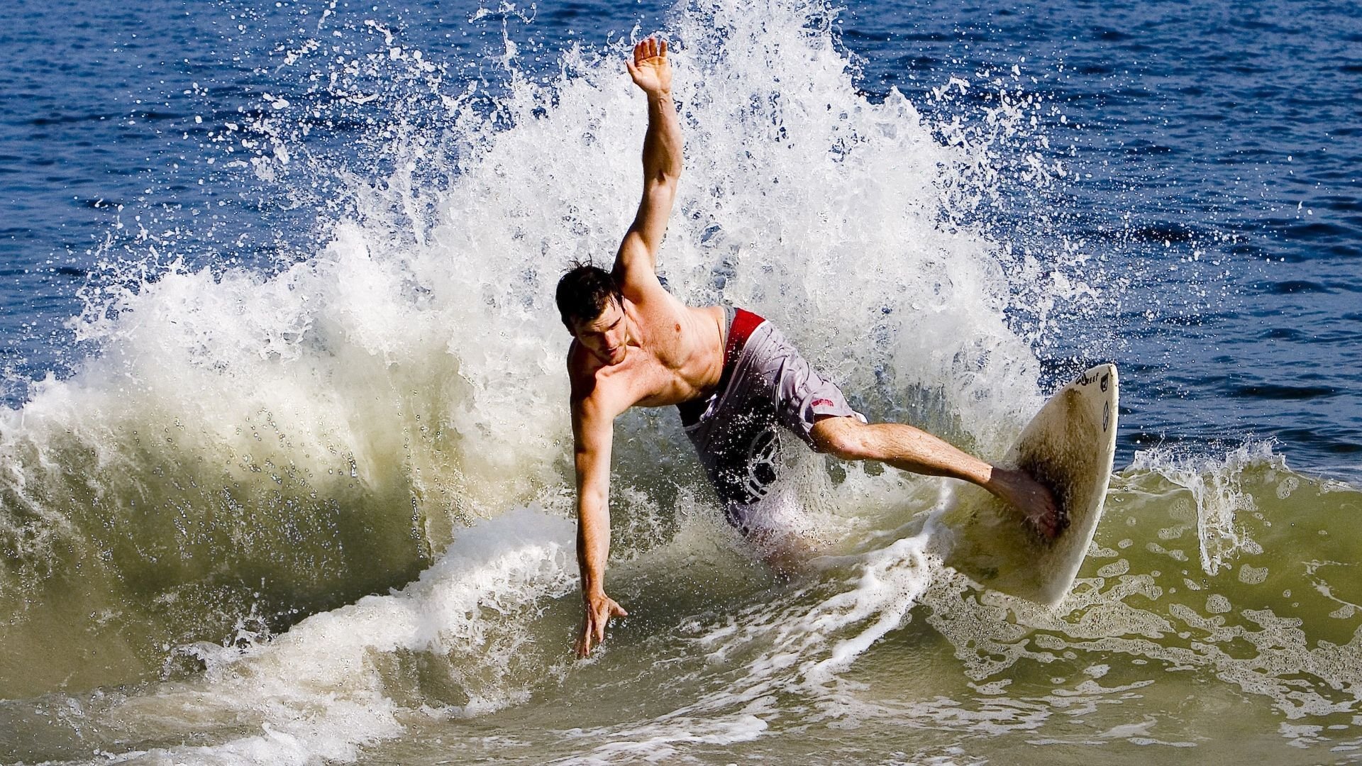 塔特的突破与传球，帮助袋鼠队连续赢得关键比赛